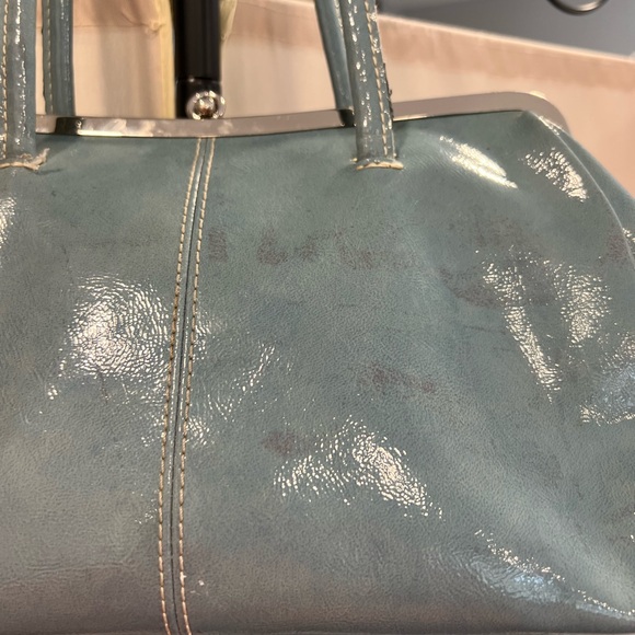 NINE WEST HANDBAG patent polyurethane. Snap close, Metal top frame - Picture 5 of 9